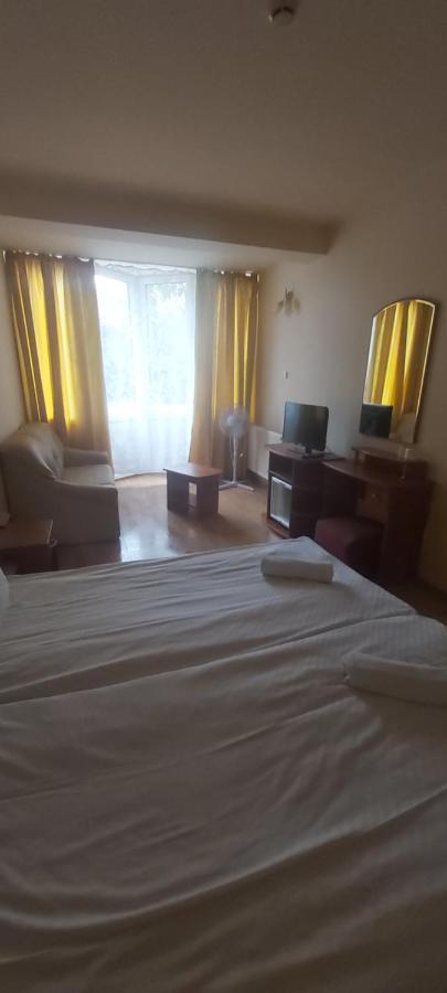 In Hotel Hajduszoboszlo Bagian luar foto