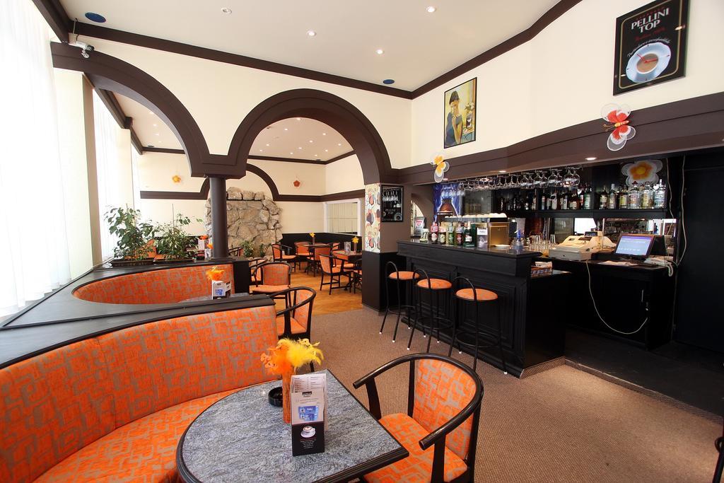 In Hotel Hajduszoboszlo Bagian luar foto