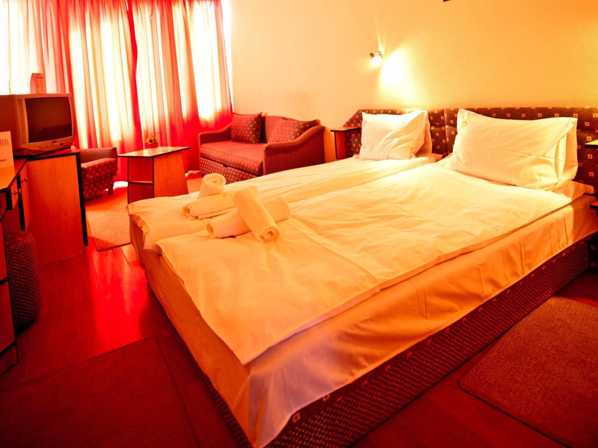 In Hotel Hajduszoboszlo Bagian luar foto